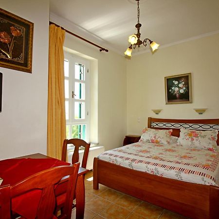 Artemis Traditional Hotel มิรินา ภายนอก รูปภาพ